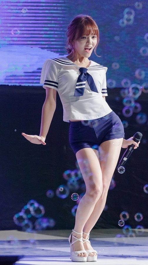 AOA穿水手服短裤热舞大腿太美(8/50)