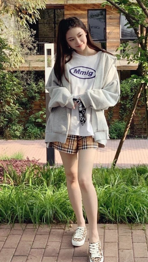 半藏森林胡文婕漂亮的美腿少女(3/3)