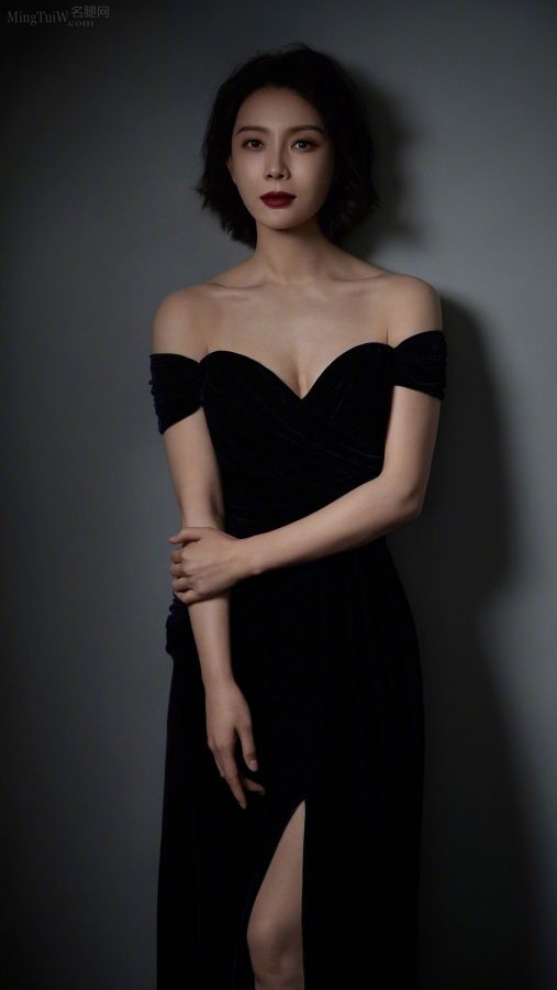 低胸长裙妩媚风情，陈数事业线尽显(1/6)