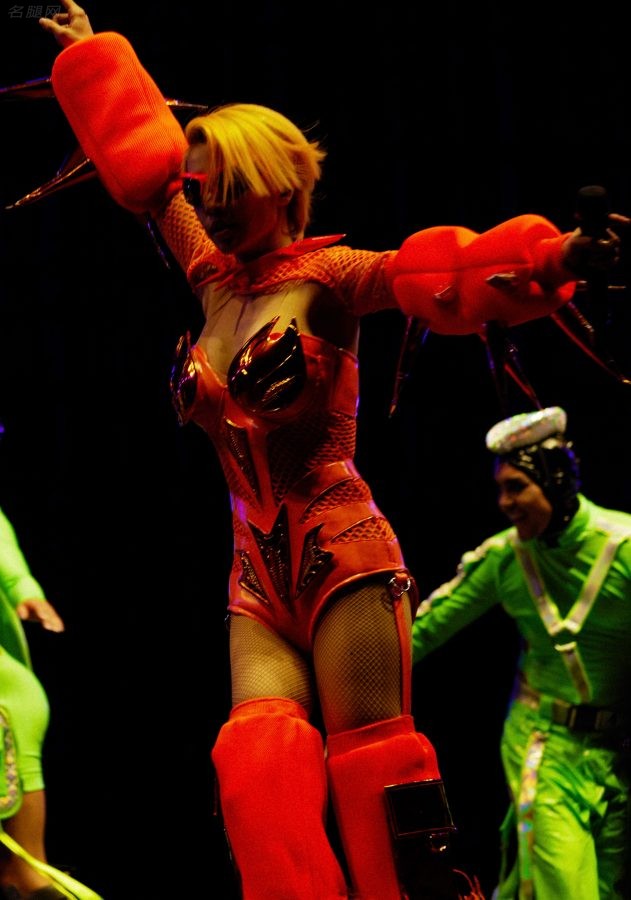  Jolin Tsai's cool futuristic short hair style is the highlight of her pantyhose(21/40)