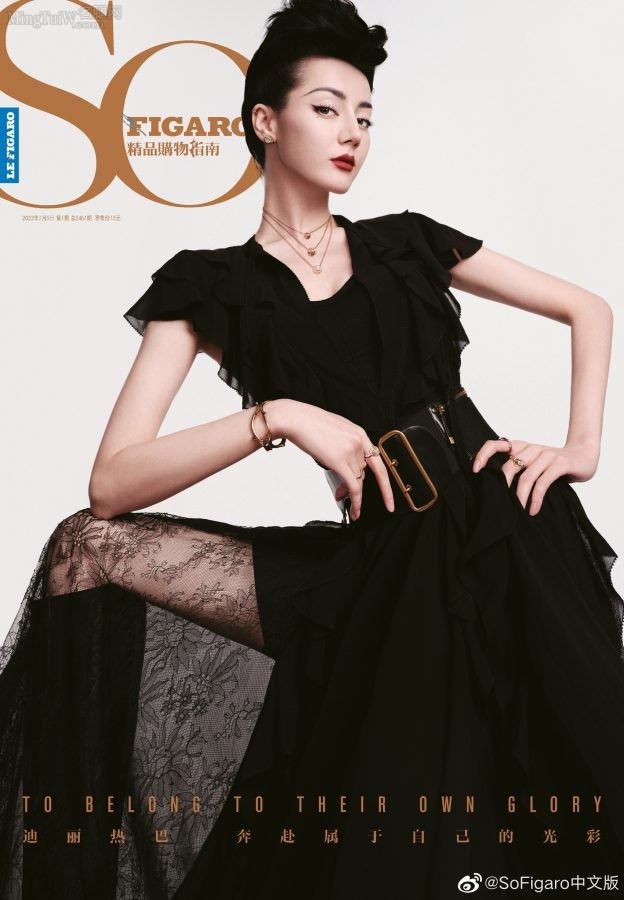 Dilraba appeared on the cover of "SoFigaro" to show off her good figure and the arrival of the queen with stunning temperament(1/6)