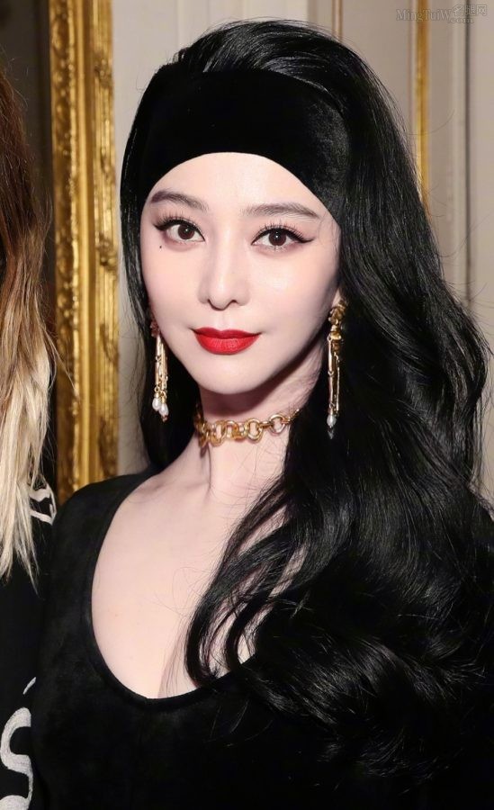 人美胸大的时尚美女明星范冰冰嘴唇红颜皮肤白皙(11/13)