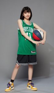活力篮球美少女李凯馨细腿穿运动鞋