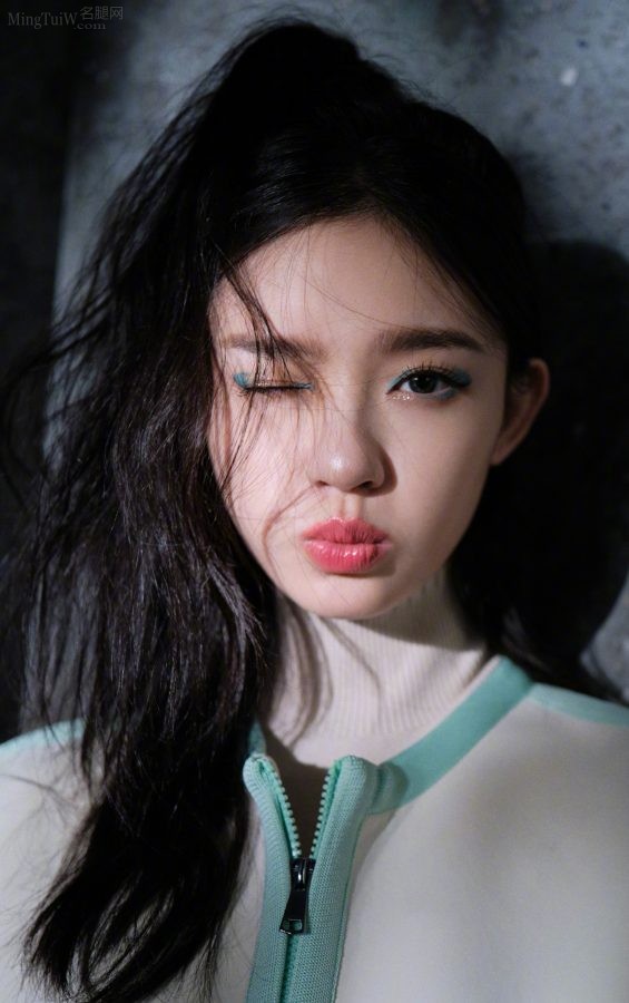 高马尾清纯女孩林允美细腿高清美脸写真(8/9)