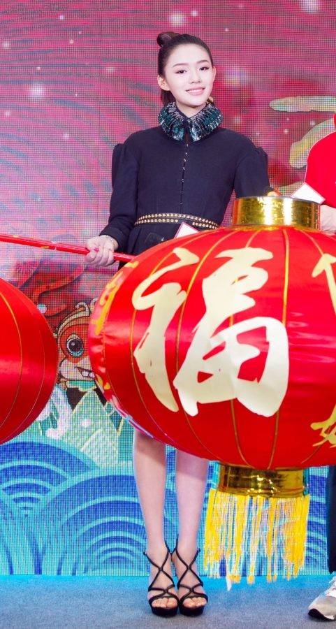 美人鱼林允超短热裤下紧致修长的少女腿(8/9)