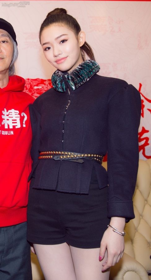 美人鱼林允超短热裤下紧致修长的少女腿(9/9)