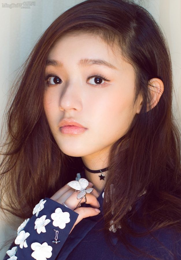 清纯女孩林允嘴唇上涂了雾霾唇色给你不一样的诱惑(3/6)