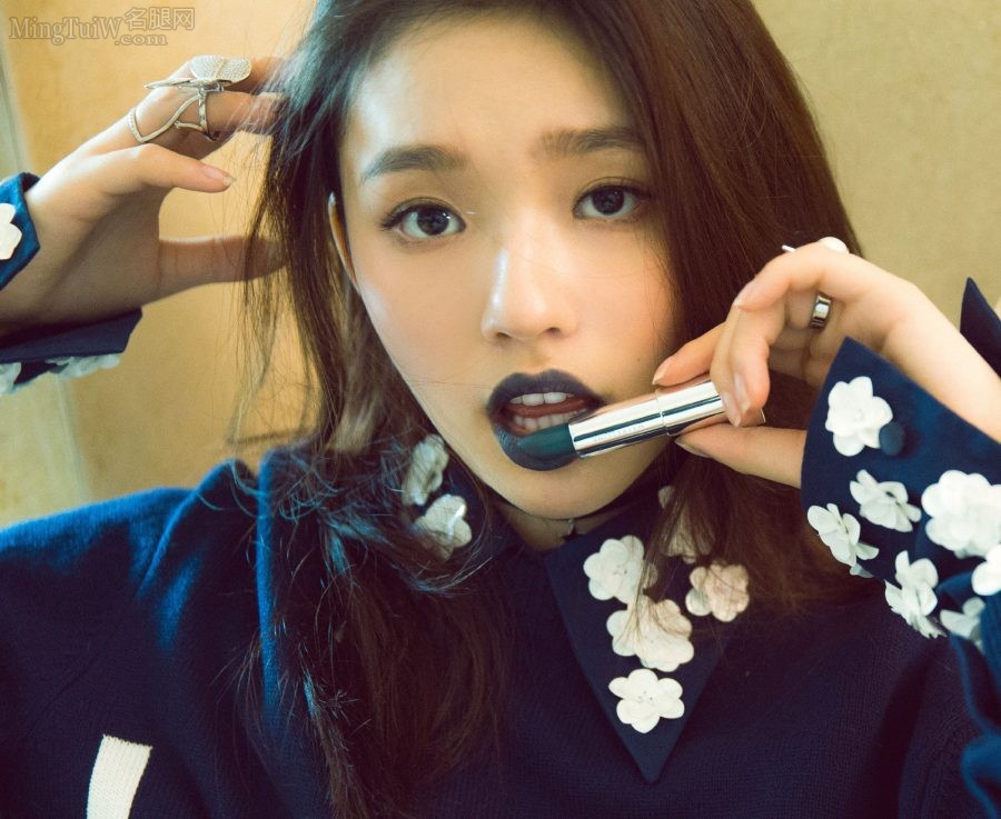 清纯女孩林允嘴唇上涂了雾霾唇色给你不一样的诱惑(4/6)