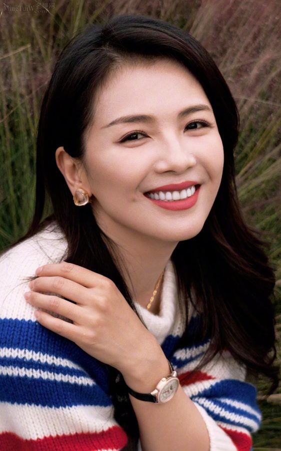 清醇熟女明星刘涛脱鞋露玉足请慢慢欣赏(2/6)