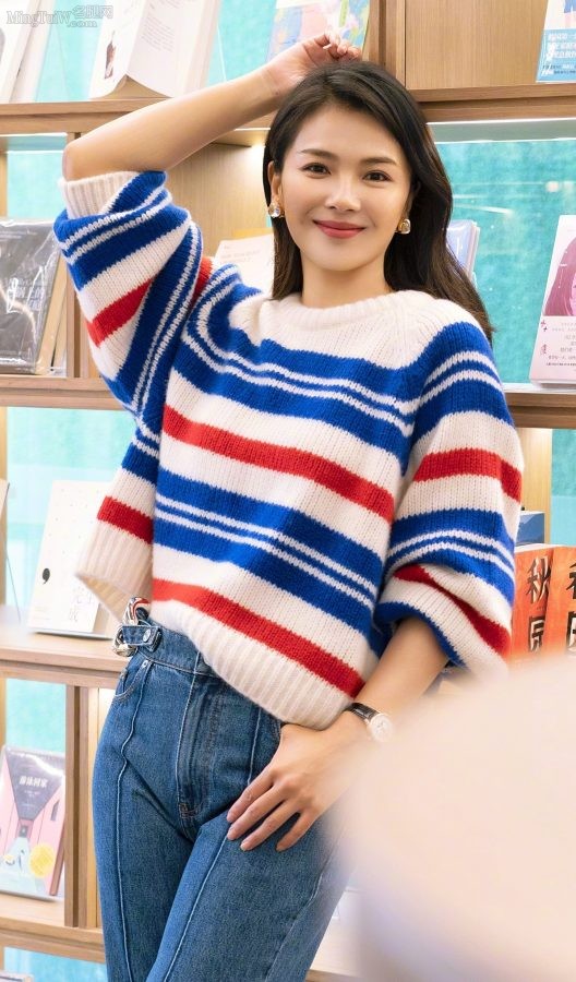 清醇熟女明星刘涛脱鞋露玉足请慢慢欣赏(6/6)