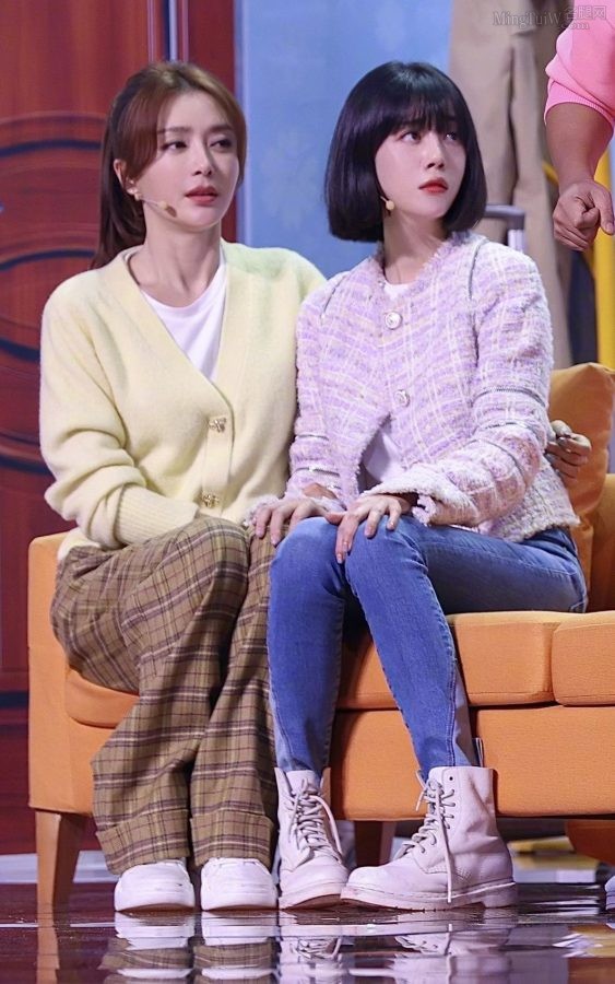 Li Xirui wears tight jeans in a skit show, showing off the temperament of a goddess and the alluring charm of long legs(4/8)