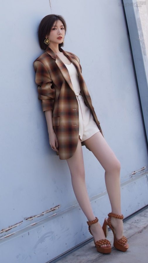 小姐姐毛晓彤美腿细长白皙简直逆天(1/11)