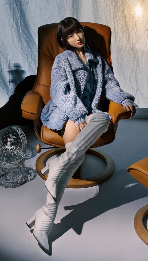 Mao Xiaotong's beautiful legs in high heels are charming(2/2)
