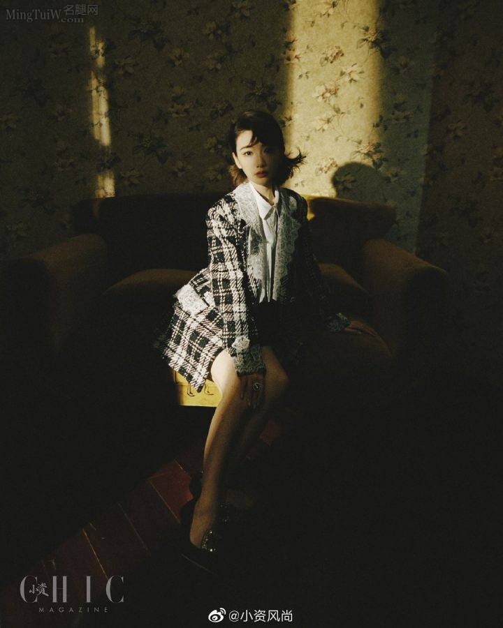 《小资风尚》毛晓彤复古胶片美腿写真(3/4)