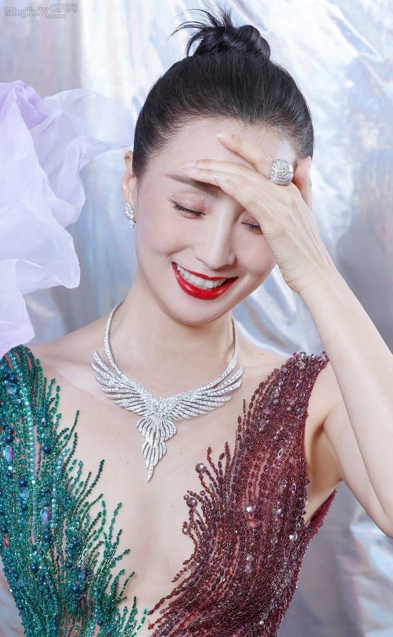 50岁女人陶虹身穿高雅长裙展现美腿曲线(7/9)