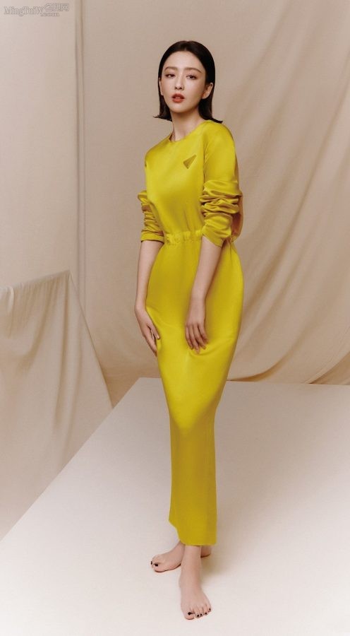 女明星佟丽娅高级感写真秀美足(1/5)