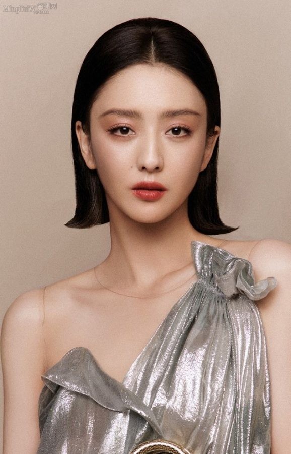 女明星佟丽娅高级感写真秀美足(4/5)