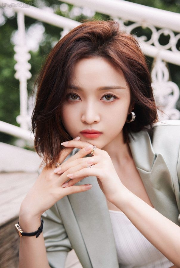 美腿加持下吴宣仪穿上西装短裤尽显时髦感(6/6)