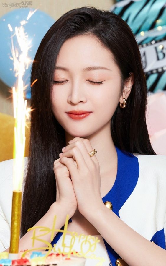 美女小姐姐吴宣仪夹腿坐姿真好看(6/7)