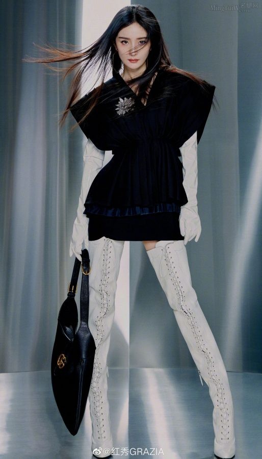 杨幂女王登上《红秀》杂志封面身穿亮片裙腿穿细跟漆皮长靴（第8张/共8张）