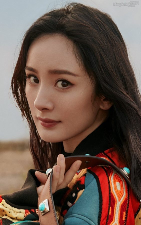 欲姐杨幂美腿穿长靴开敞篷跑车(3/5)
