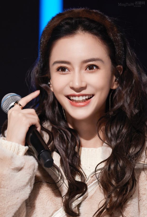 Angelababy美腿穿长皮靴唱歌彩排(3/3)