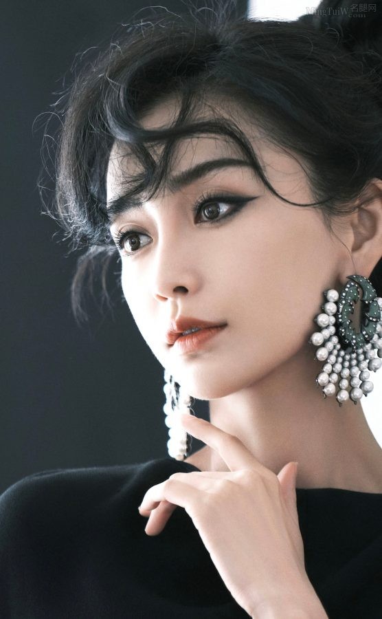 《ELLE》杂志杨颖异域风情写真，高清美脸眼神摄人(14/16)