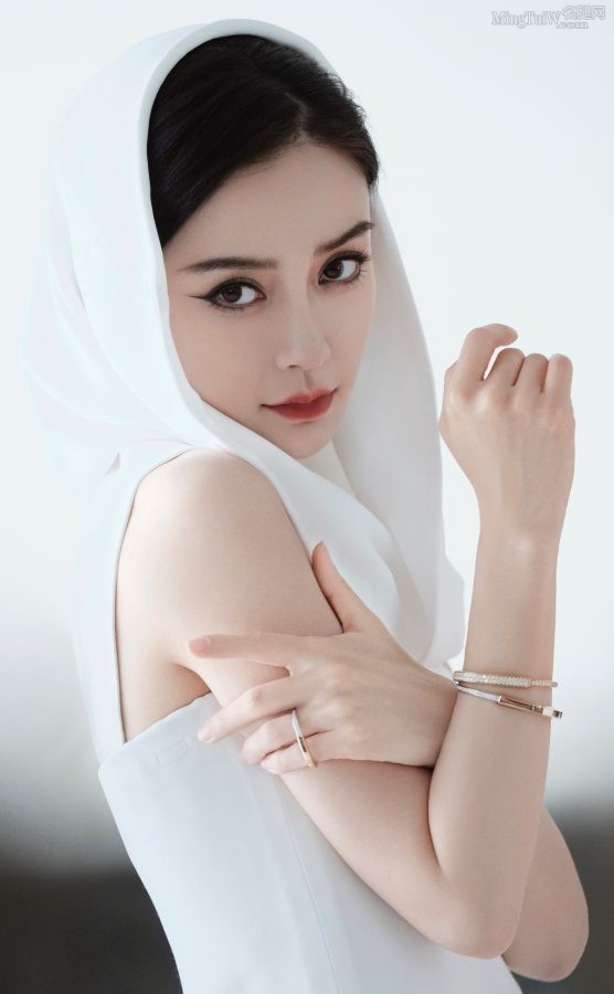 《ELLE》杂志杨颖异域风情写真，高清美脸眼神摄人(3/16)