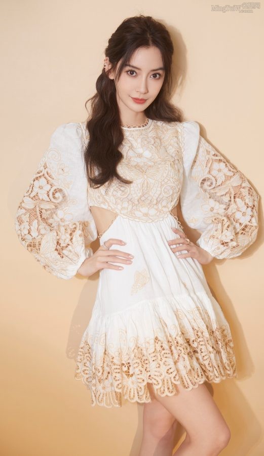 美女明星杨颖公主裙配白短靴高清美脸令人心动(2/12)