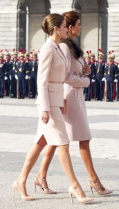 西班牙王后Letizia Ortiz和阿根廷第一夫人Juliana Awada似姐妹