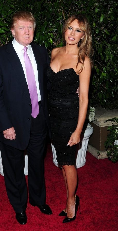 Melania Trump早年低胸黑裙细高跟走红地毯（第2张/共2张）