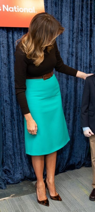 梅拉尼娅·特朗普Melania Trump脚穿一双漂亮的细高跟鞋参加公益活动(4/5)