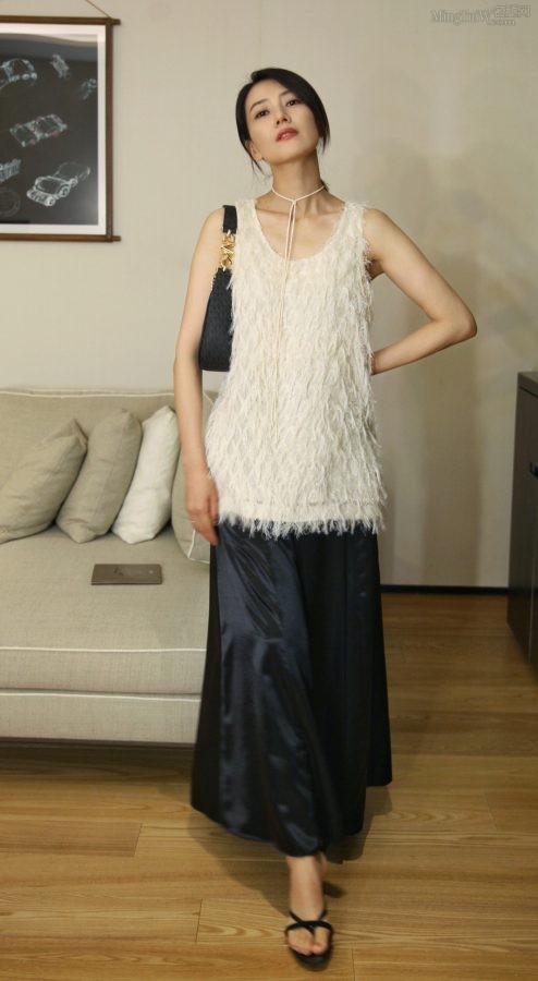 气质女明星高圆圆美脚丫穿凉鞋(3/3)