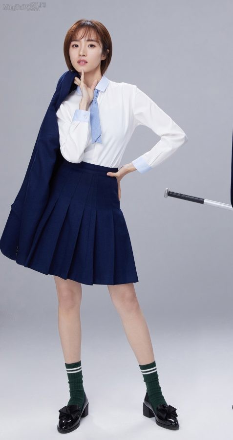 《暗恋橘生淮南》胡冰卿学生校服细腿定妆照(2/4)