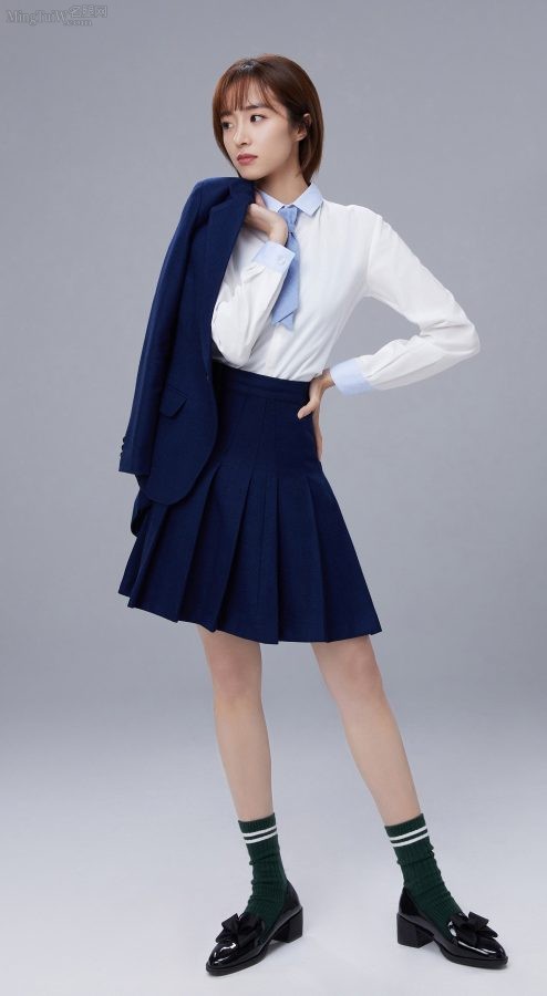 《暗恋橘生淮南》胡冰卿学生校服细腿定妆照(3/4)