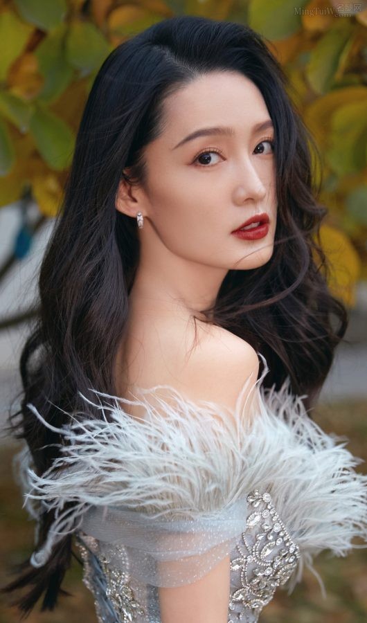 大美人李沁一袭半透纱裙纯美写真（第3张/共6张）