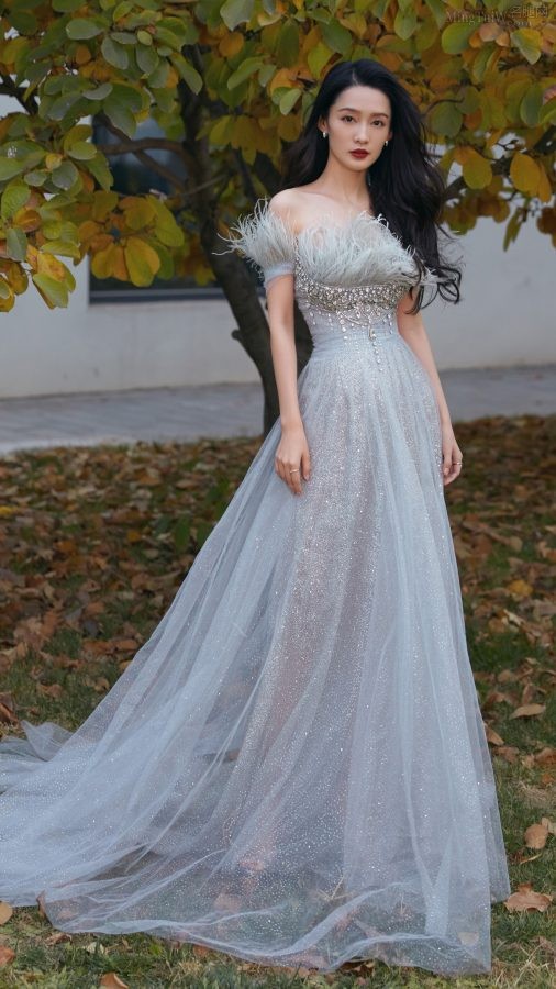大美人李沁一袭半透纱裙纯美写真(6/6)