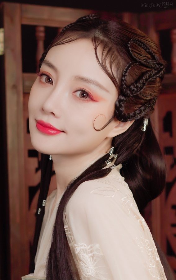 李小璐古装造型真天生媚骨(3/6)