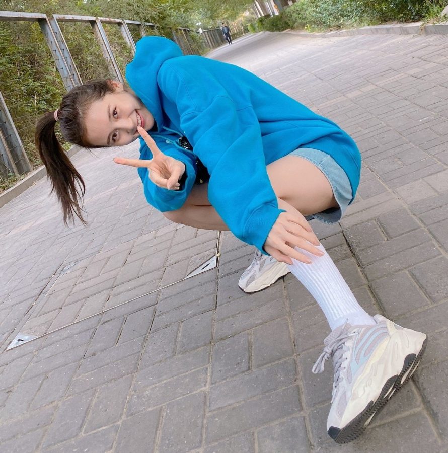 High ponytail girl Lu Chen shows off her legs every day(4/4)