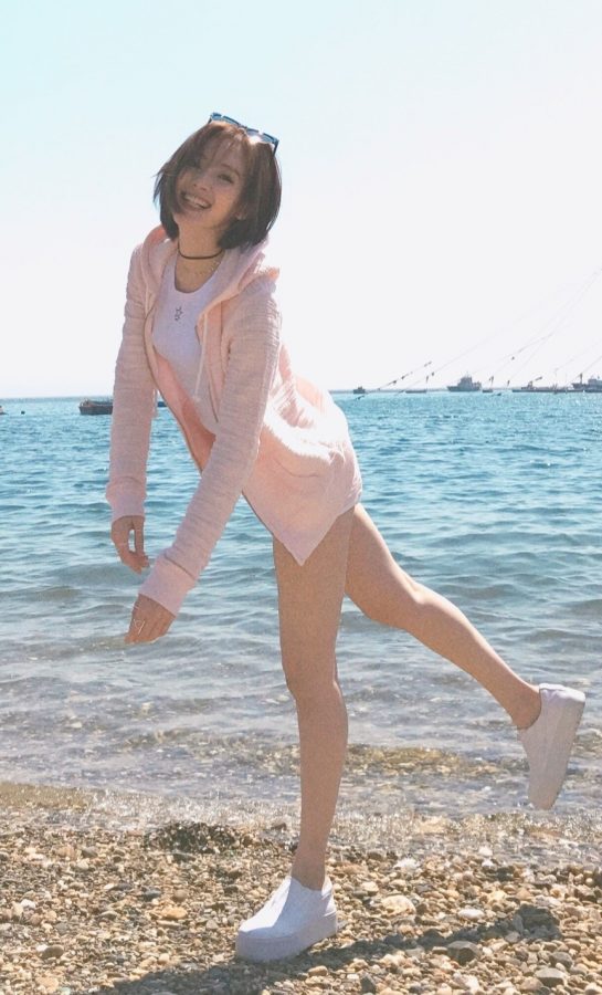 美女演员路晨夏日清爽着装秀腿(5/5)