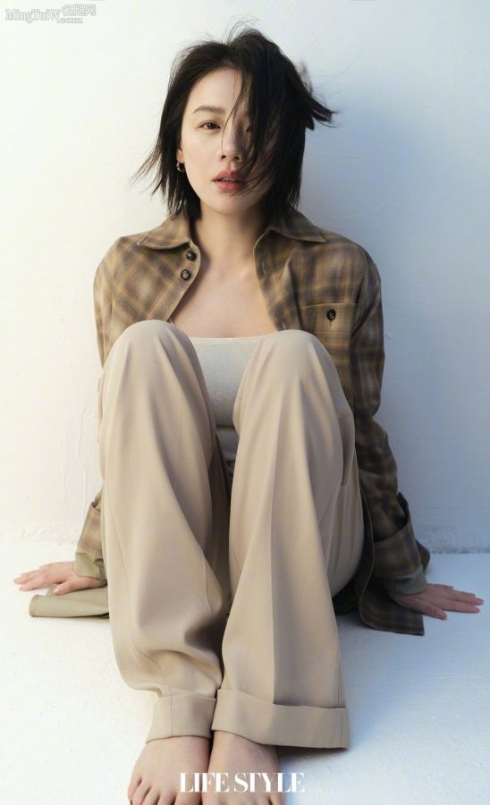 The white feet of Ma Sichun, the cover character of "Boutique Shopping Guide"(2/5)