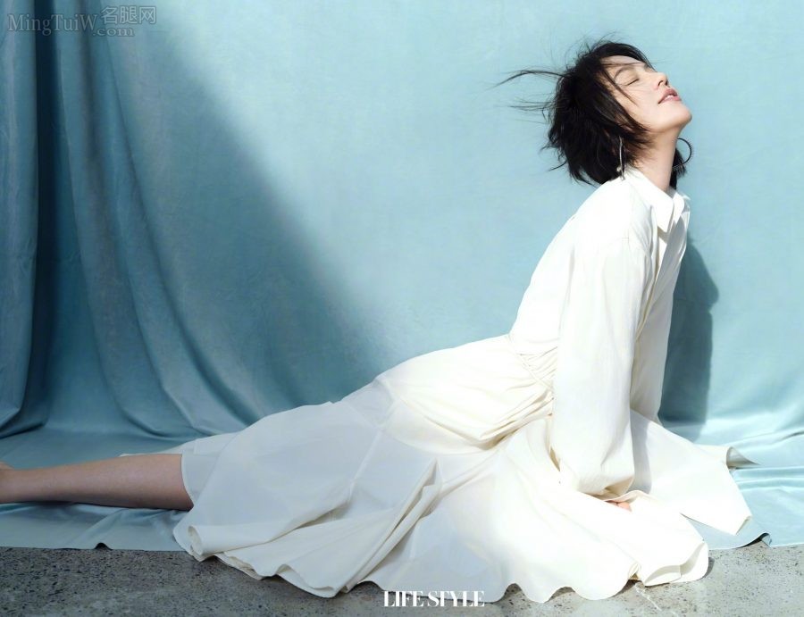 The white feet of Ma Sichun, the cover character of "Boutique Shopping Guide"(5/5)