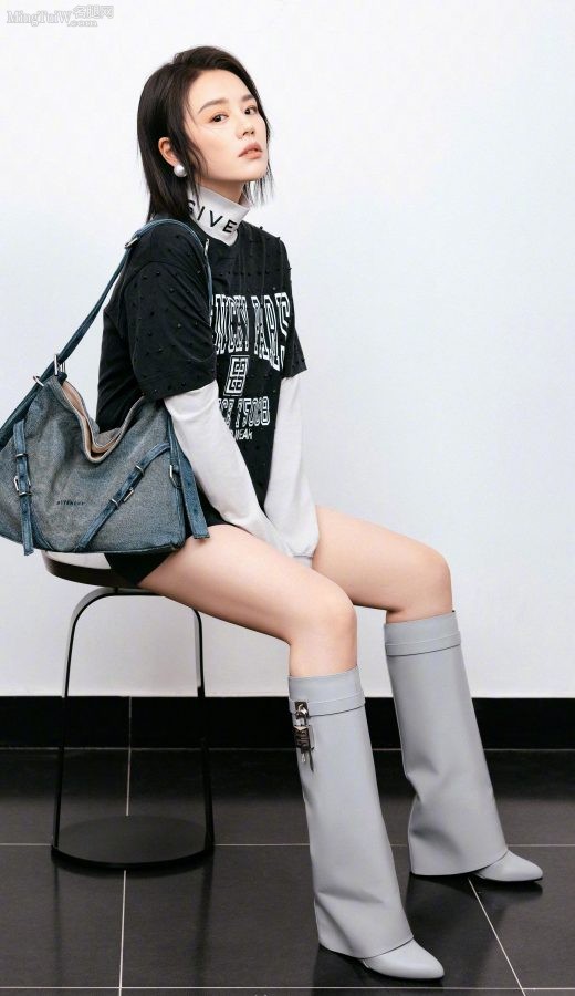 马思纯登场穿长靴展现完美美腿(1/5)