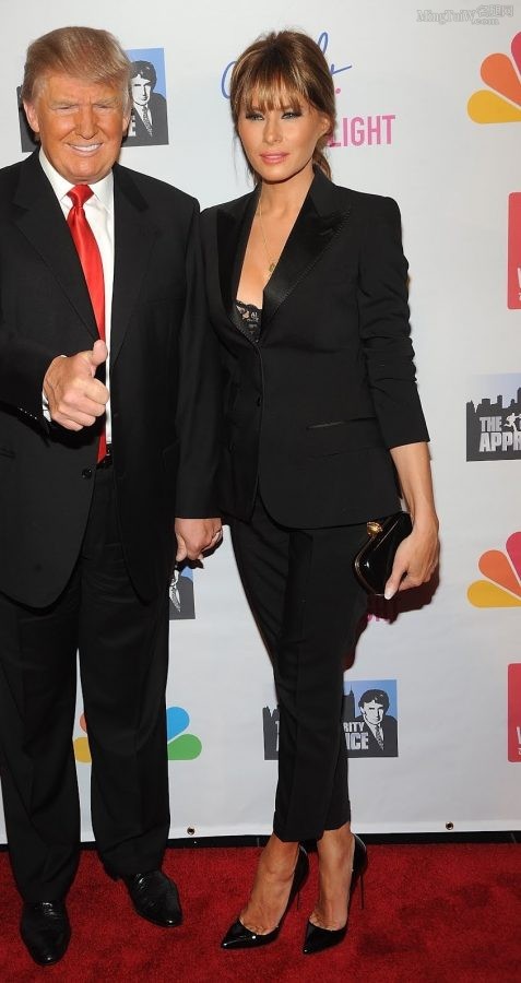Melania Trump身着黑西装踩细高跟亮相（第2张/共3张）