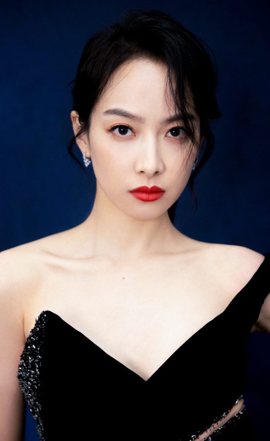 宋茜身着高开叉长裙大方秀出整条美腿(3/4)