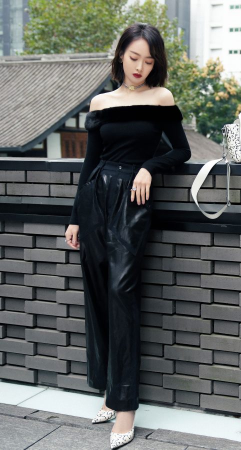 Song Qian looks very charming in bright leather pants and stiletto heels(10/12)