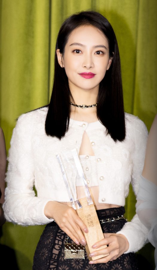 Long-haired female artist Song Qian has a pair of beautiful long legs(8/8)