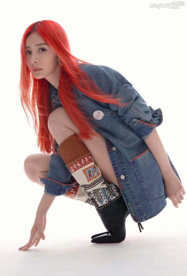 Beautiful photos of Yang Mi with red hair and boots in "Marie Marie NOW"(1/13)