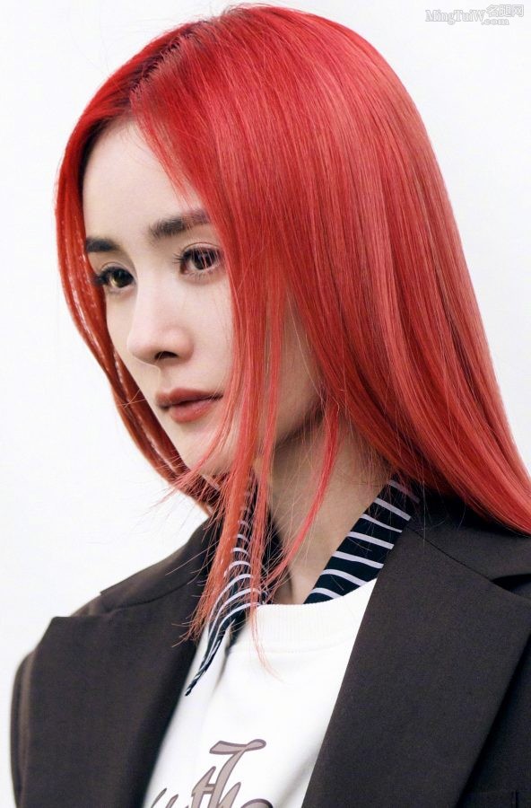 《嘉人NOW》杨幂红发造型长靴美照(10/13)