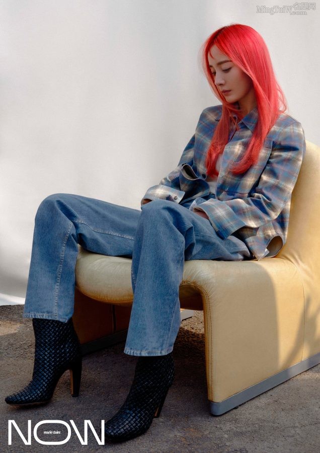 Beautiful photos of Yang Mi with red hair and boots in "Marie Marie NOW"(12/13)